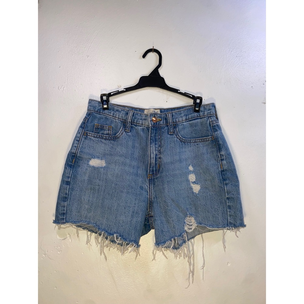 Universal Thread Boyfriend Denim Shorts Medium Wash Distressed Raw Hem Grunge